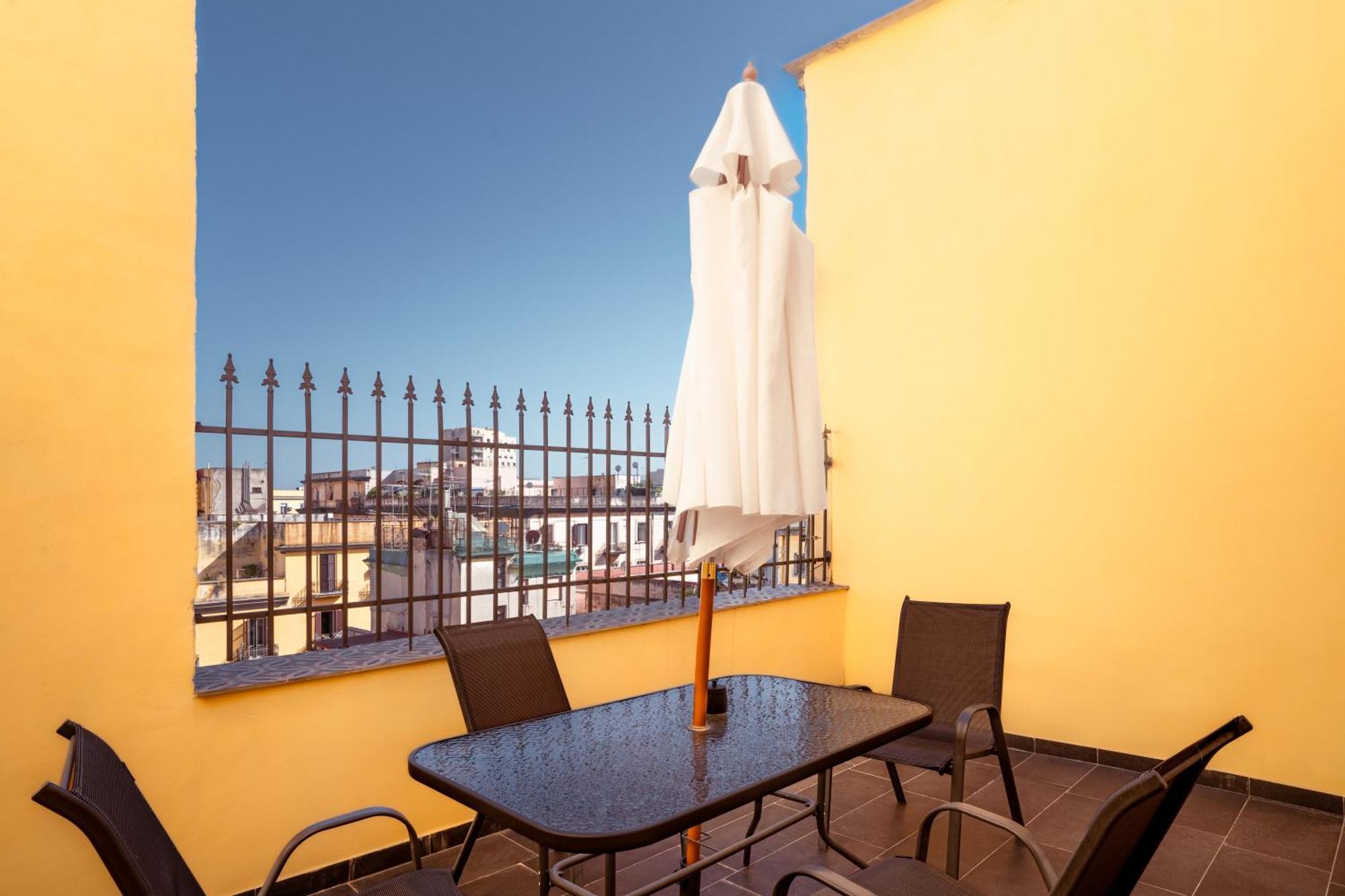 La Bella Vita Luxury Apartament And Travel Solution 那不勒斯 外观 照片
